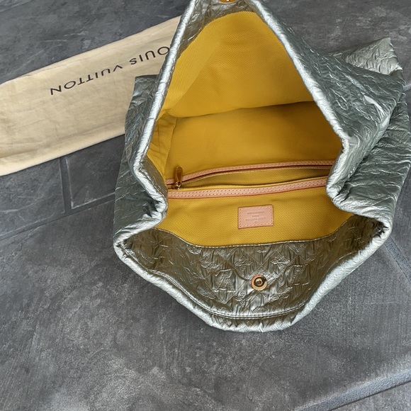 Louis Vuitton Limelight Silver Clutch - Picture 9 of 16